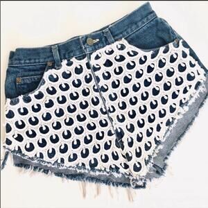 VINTAGE LEE  White Crochet Lace Appliqué Jean Cutoffs Blue Denim Raw Shorts XS